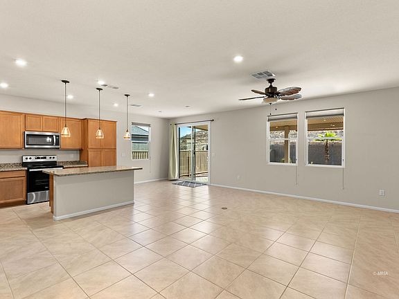 2nd image of 938 Overlook Ln