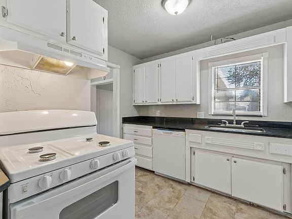 5th image of 224 E Myrtle Ln