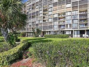 5th image of 1618 12 Oaks Way APT 203