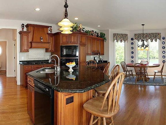 4th image of 10243 Port View Ln