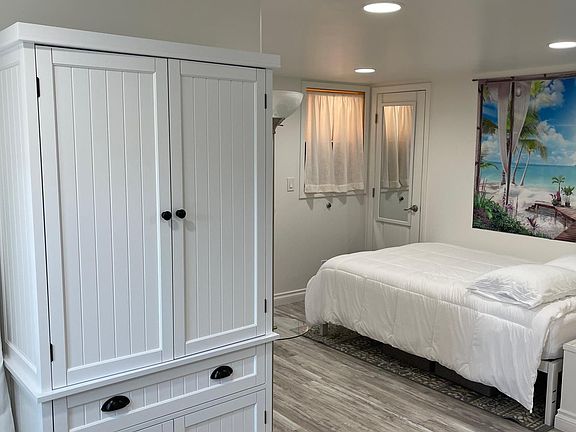 2nd image of 333 Poinsettia Ave #1