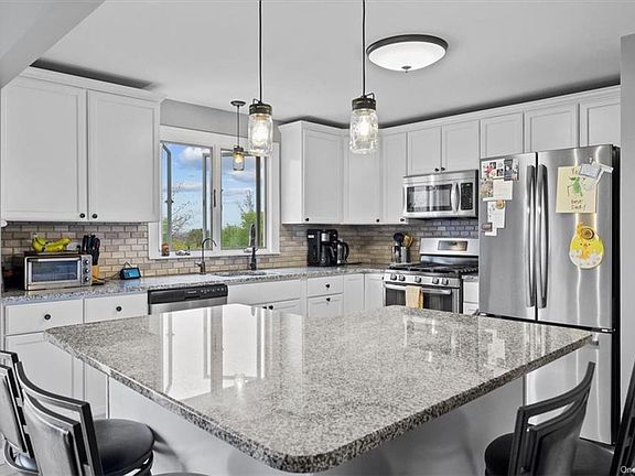 5th image of 9 Willow Ln