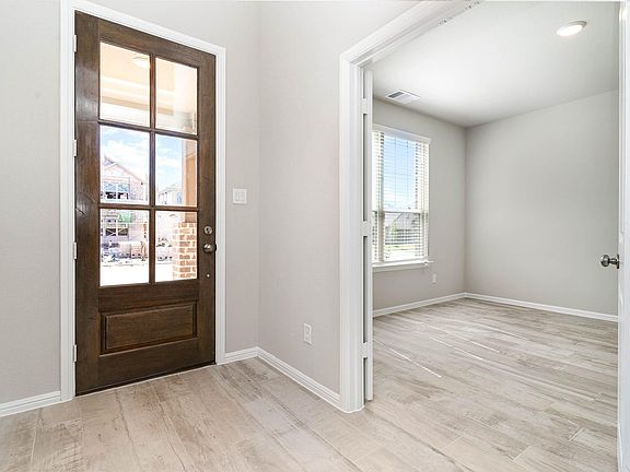 2nd image of 1104 Goldfinch Dr