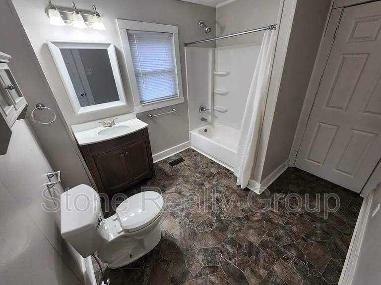 2528 S 8th St — Photo 10