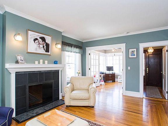 3rd image of 377 Lloyd Ave #1