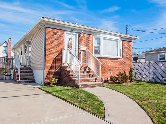 3rd image of 295 Lamport Blvd