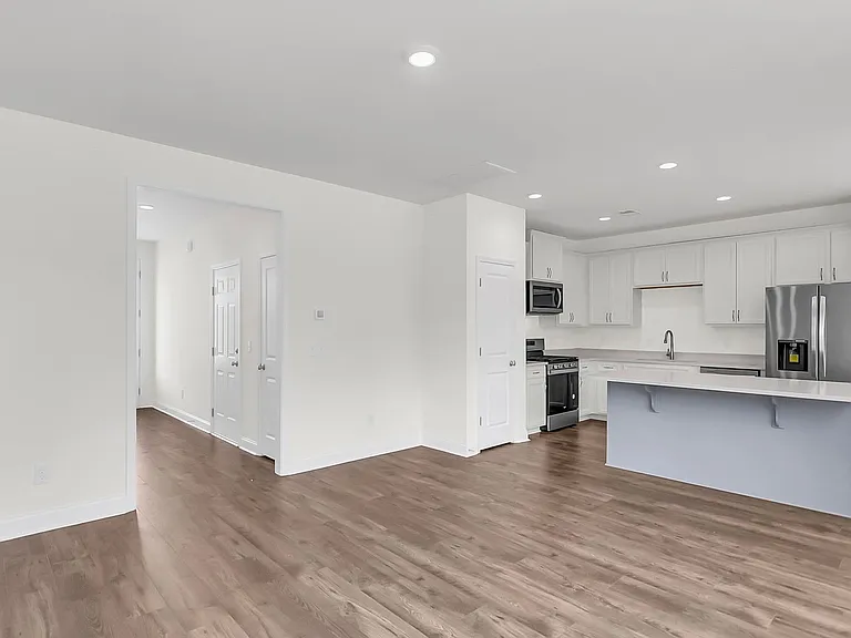 335 Chapman Cir — Photo 12