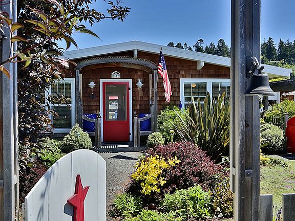 3rd image of 3663 Oceanside Dr