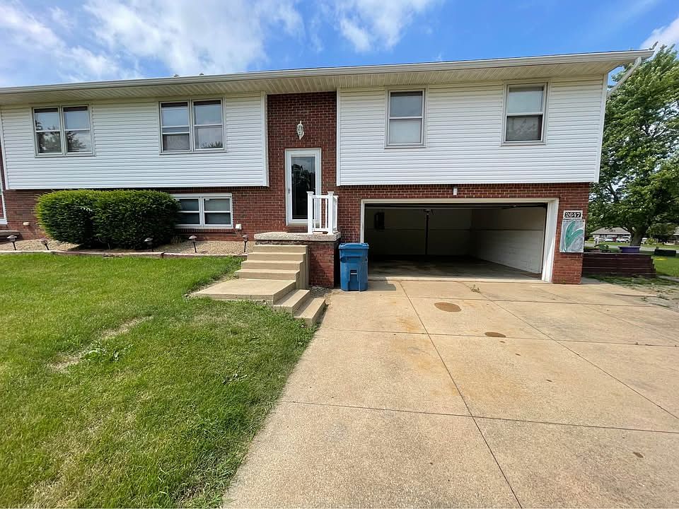 1st image of 2647 & 2651 Vanderhoof Rd #2647