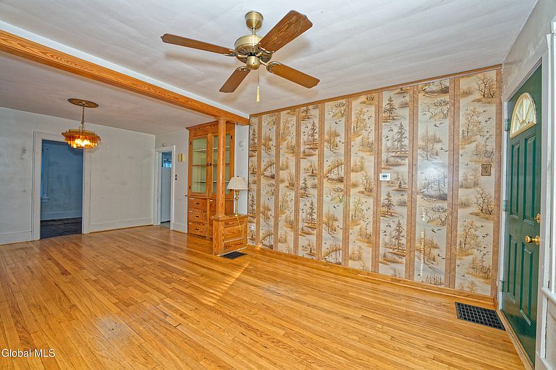 5th image of 105 Sacandaga Road
