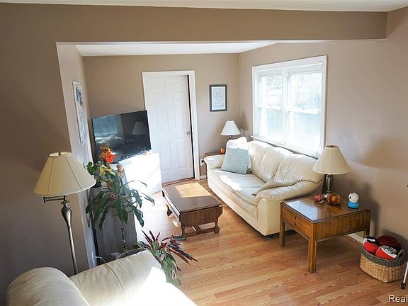 4th image of 6134 Gilmore St