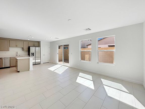 5th image of 302 Bay Village Pl