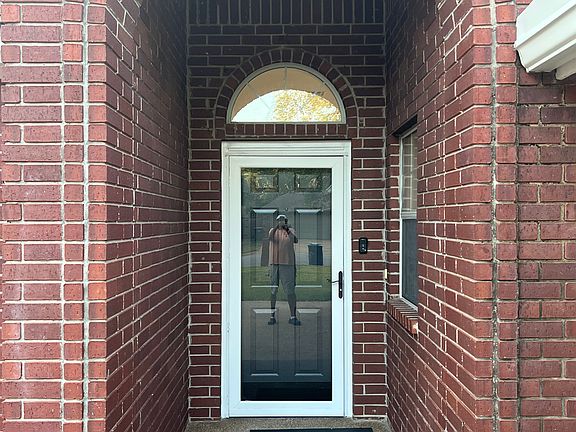 2nd image of 611 Yorkshire Dr