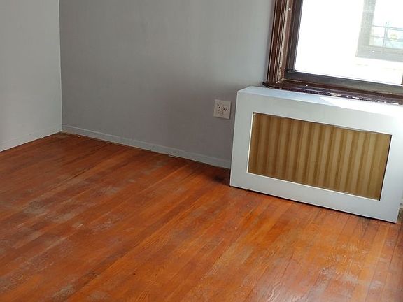 3rd image of 3057 34th St APT 3F