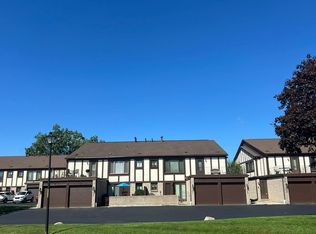 1091 Country Club Dr, Saint Clair Shores, MI 48082
