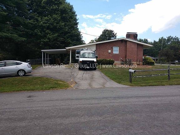 4th image of 1875 Bridle Ln
