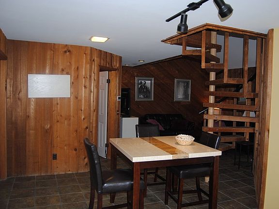 4th image of 129 Gardenia St