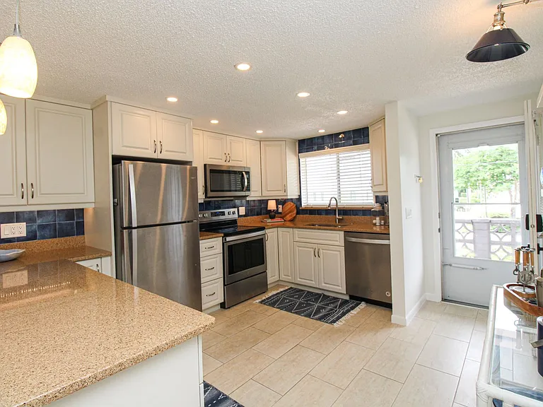 1686 Blue Point Ave #B7 — Photo 12
