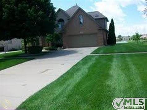 Driveway.jpg,front of house.jpg,
