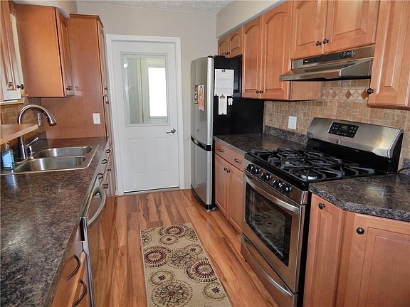 3rd image of 17 Wyvil Ave