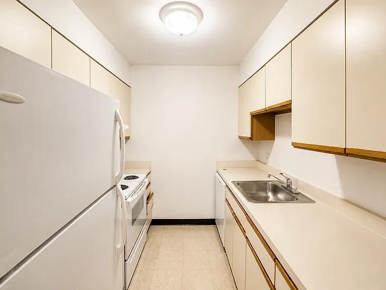 Israel Putnam Apartments — Photo 10