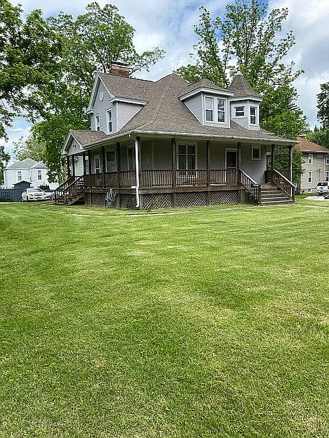 1820 Maple St photo 1