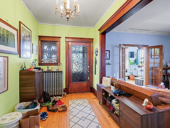 3rd image of 3136 10th Ave S