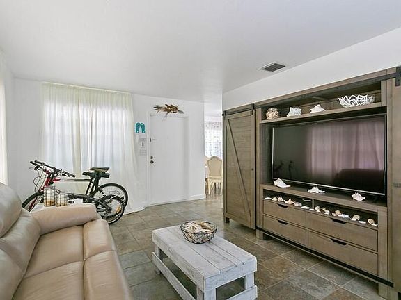 2nd image of 325 Nottingham Blvd APT 1