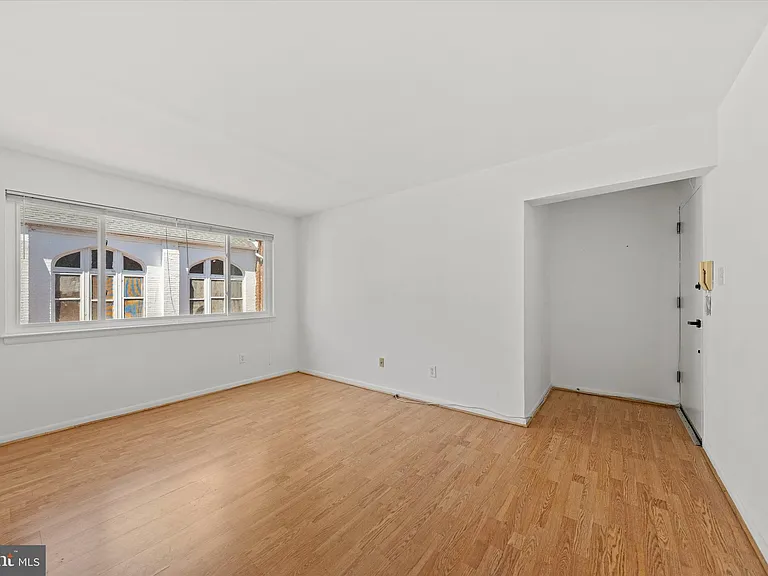 630 11th St NE #302 — Photo 10