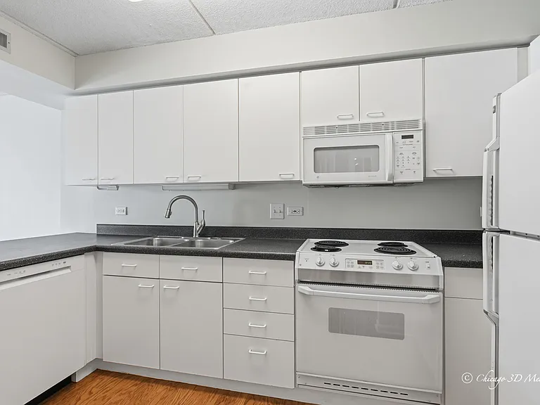 811 Chicago Ave #705 — Photo 8