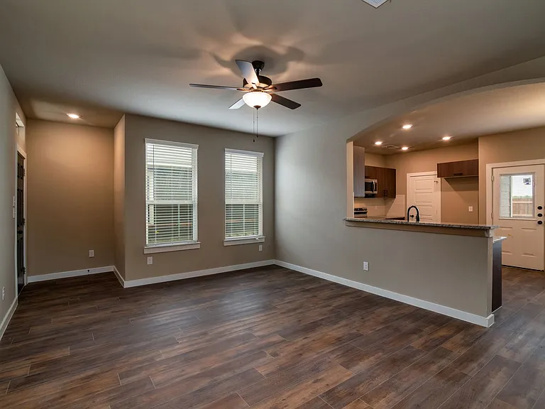 604 Harvest Moon Dr — Photo 2