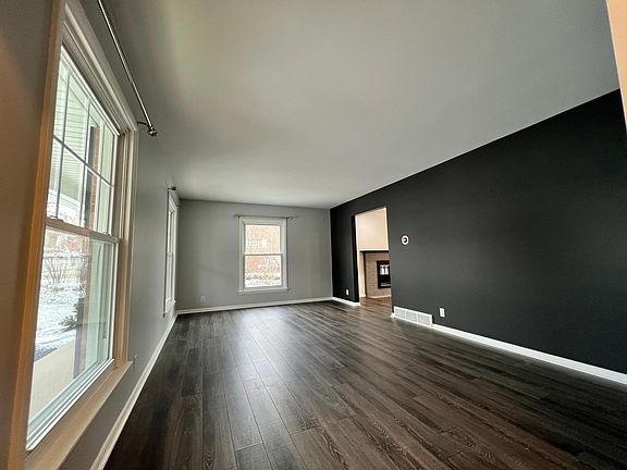 2nd image of 2247 Cambridge Dr SE