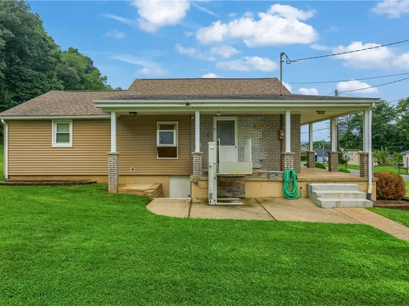 501 Palo Alto Dr, Ellwood City, PA 16117