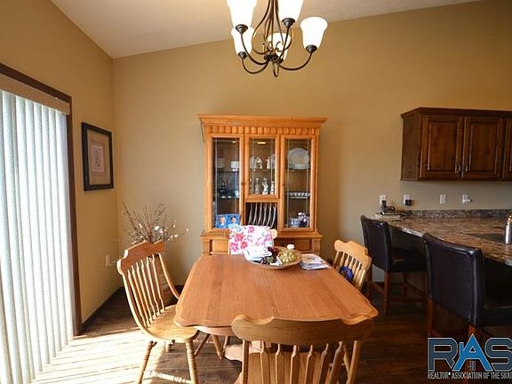 4th image of 745 E El Dorado Ct