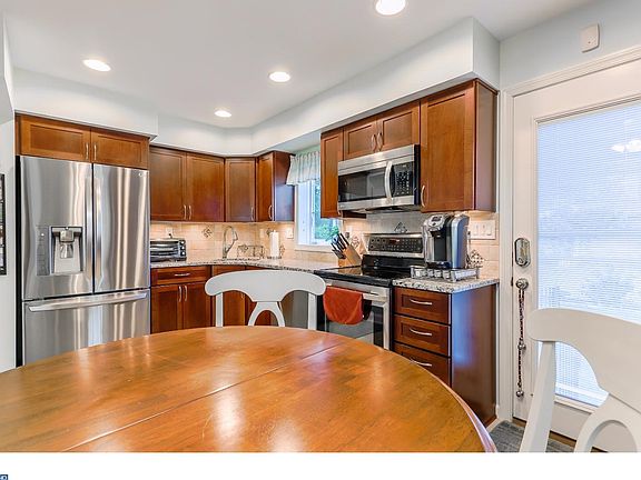 2nd image of 410 Llanerch Ave