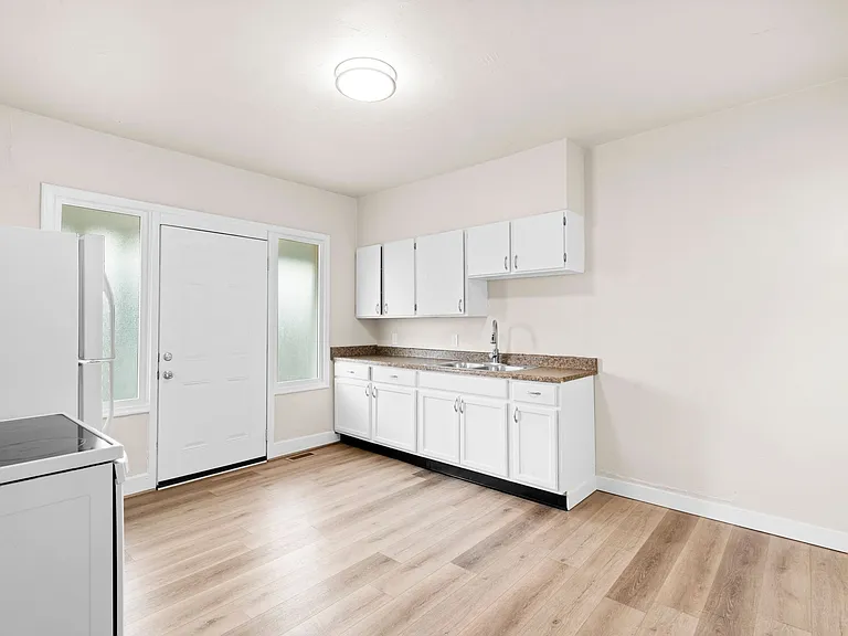 3002 Porter Ave — Photo 6