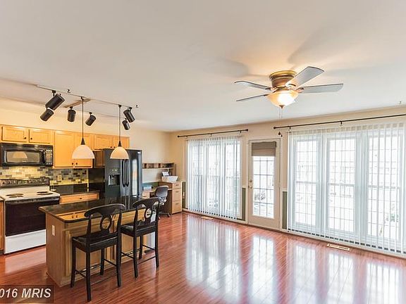 3rd image of 406 Fair Oaks Ave