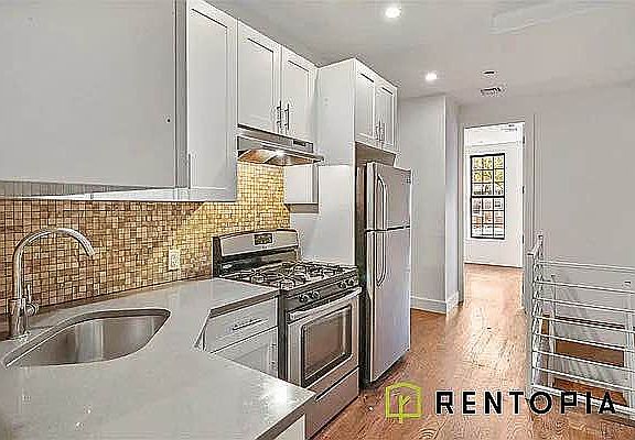 2nd image of 558 Kosciuszko St #1B