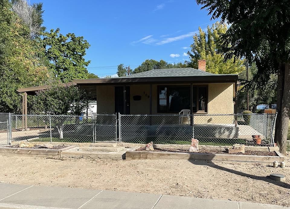 1st image of 709 E Ash St