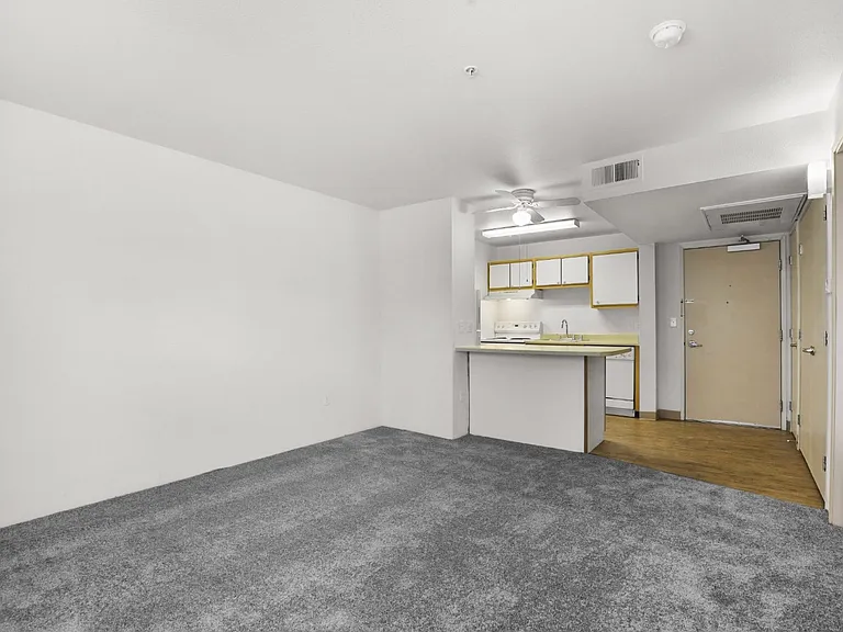 El Paseo Apartments — Photo 5