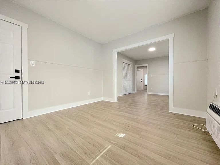 1836 Dewey St #2 — Photo 2
