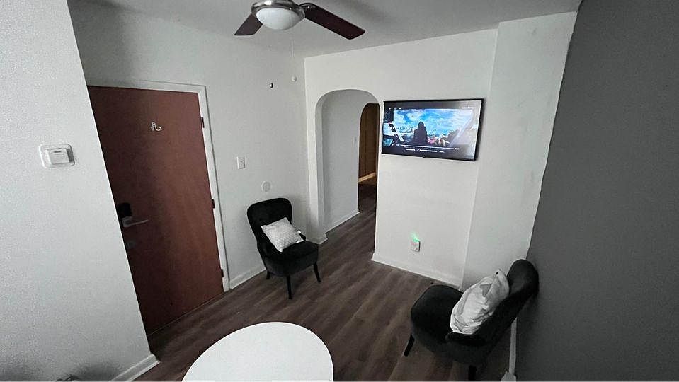 1st image of 5218 Woodland Ave Floor 1