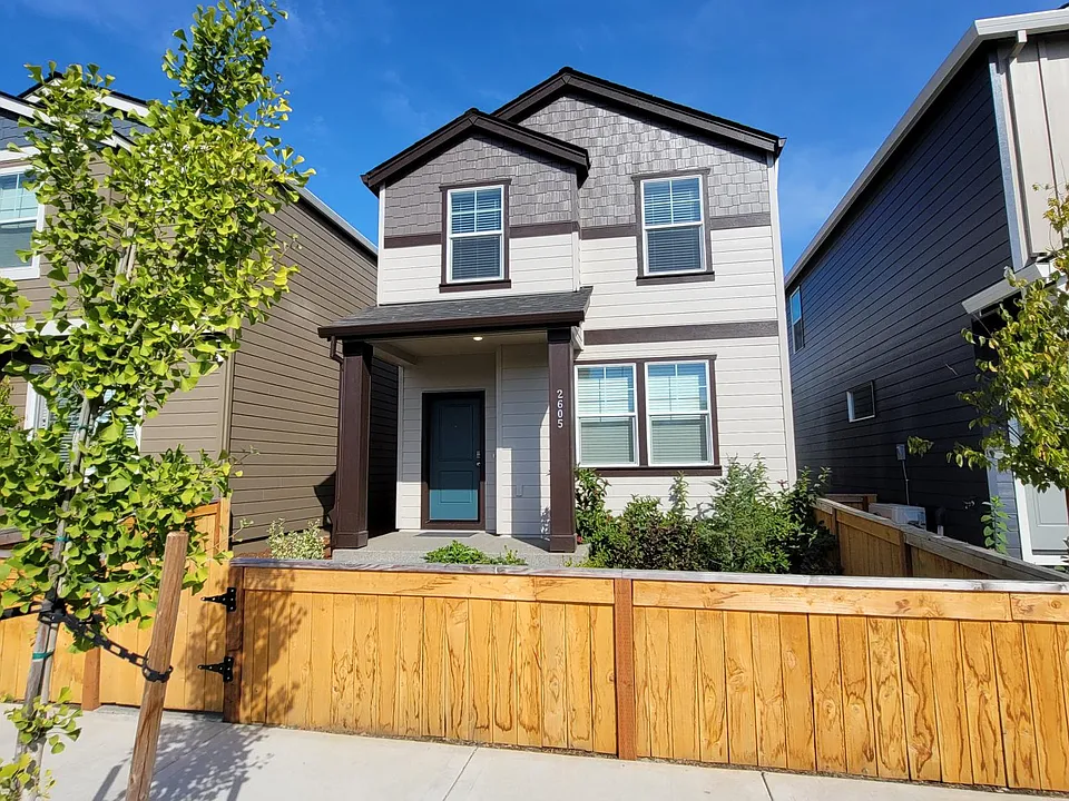 2605 NE 115th Pl