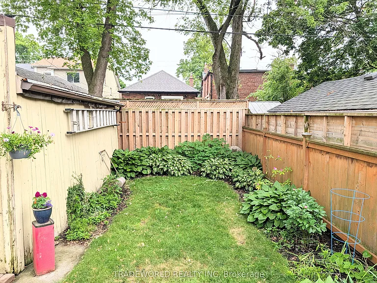 7 Costain Ave — Photo 30