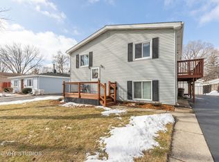 64 N Idlewild Ave, Mundelein, IL 60060