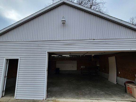 3rd image of 8010 Nancy Ln