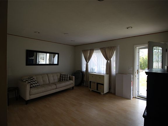 4th image of 33 Avondale Dr