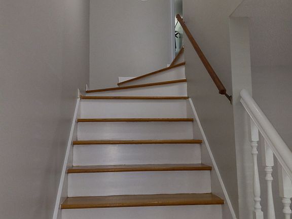4th image of 307 Sheri Place Ln APT B