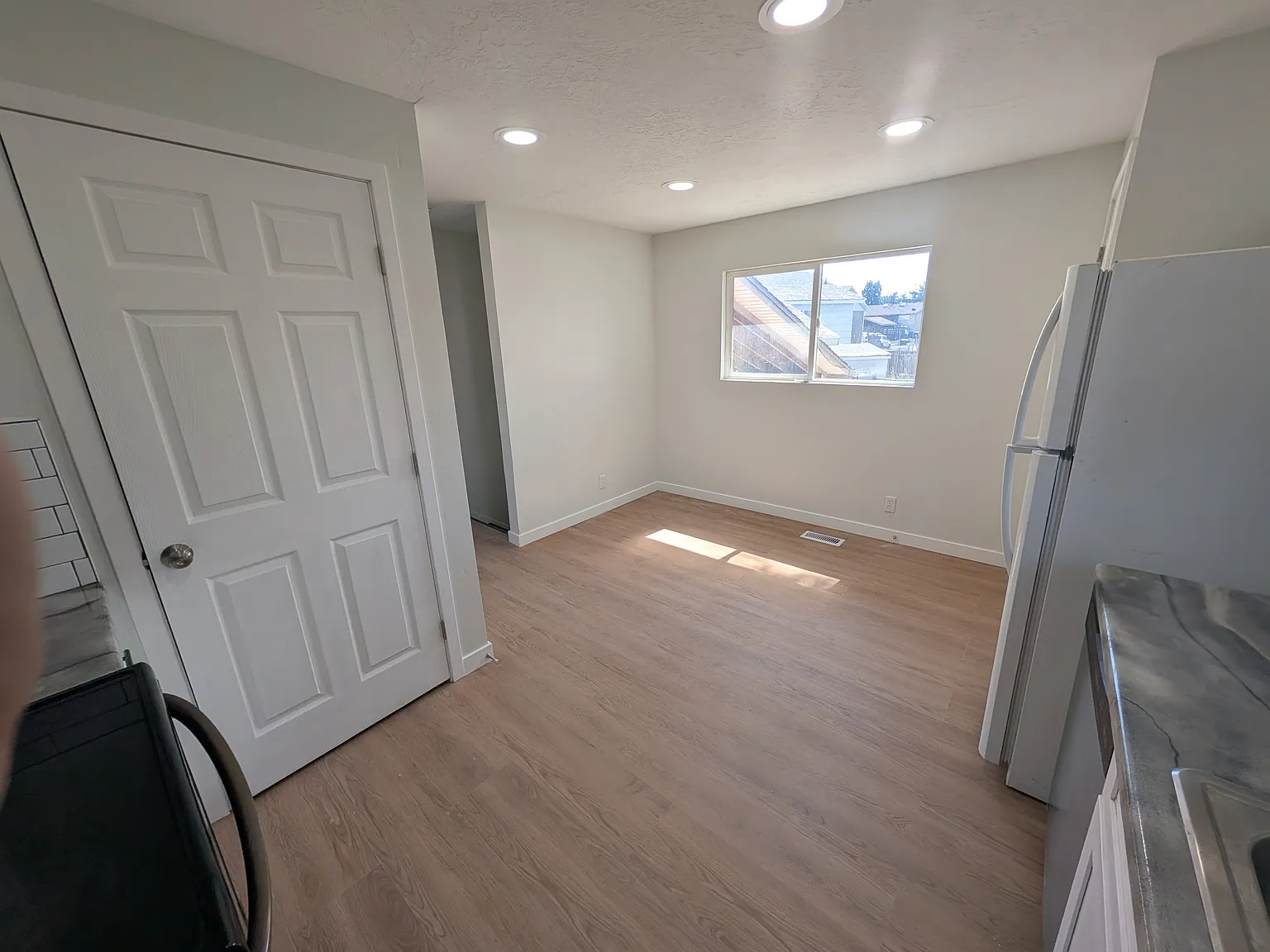 2 bed, 1.5 bath, 1000 sqft, $1,700 — Photo 3