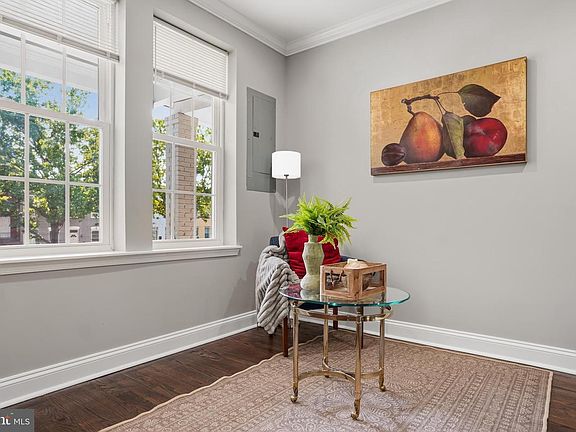 5th image of 2022 4th St NE